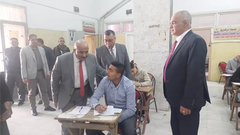 نائب رئيس جامعةالزقازيق يتفقدامتحانات كليةالطب البيطرى