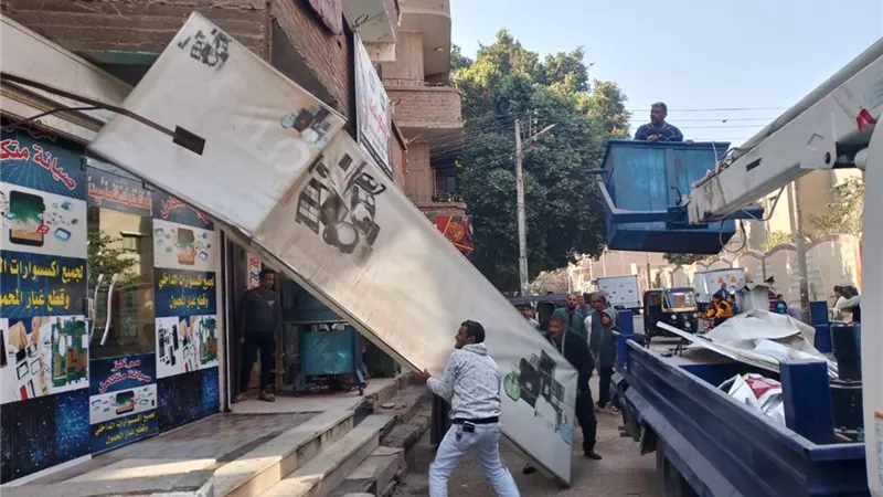 محافظ أسيوط يكلف بمراجعة الإعلانات بالشوارع والميادين