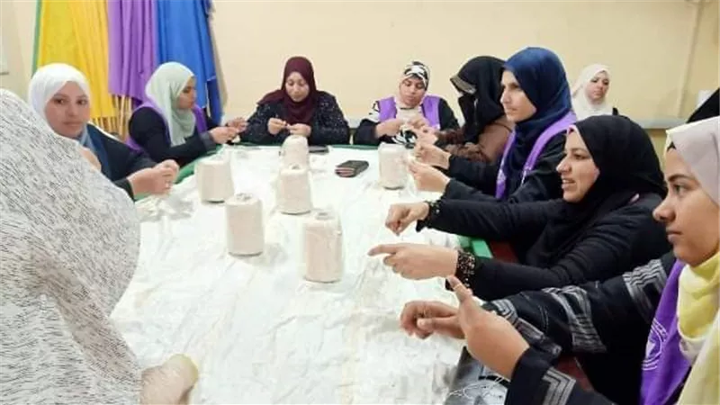 تعليم فن الكروشيه بأندية الفتاة والمرأة في الشرقية