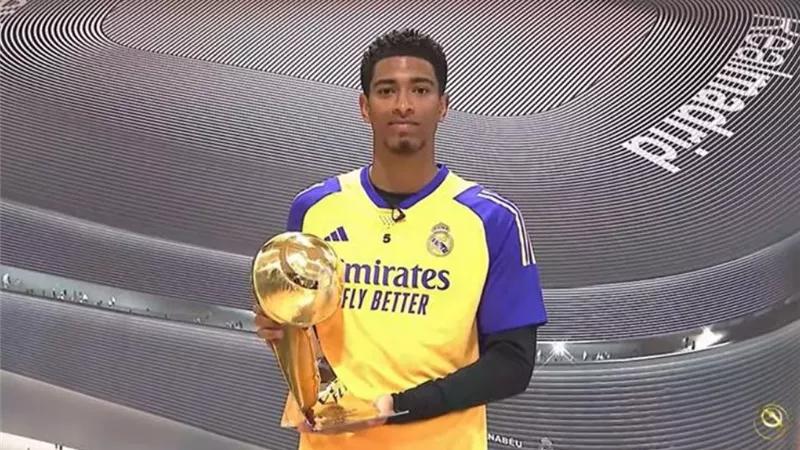 بيلينجهام يفوز بجائزة أفضل لاعب شاب فى جلوب سوكر