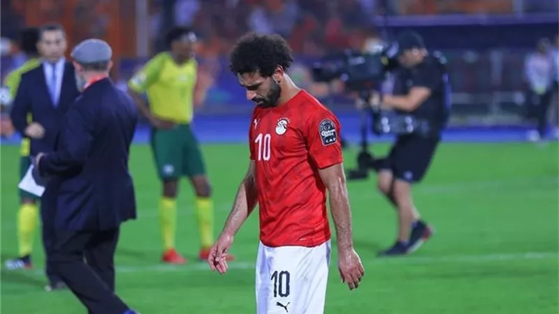 مدة غياب محمد صلاح عن منتخب مصر بعد إصابته فى العضلة الخلفية