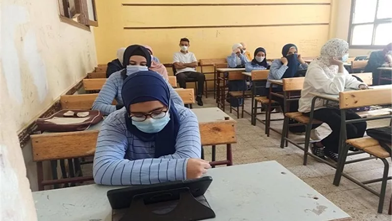 توقيع اقرار بعدم حيازة طلاب الثانوية العامة للمحمول أثناء الامتحانات