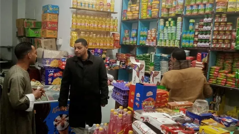 متابعة توافر السلع الغذائية بالاسواق وتحصيل تذاكر المواقف بالمنيا