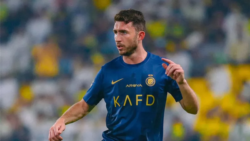 مدافع النصر يهاجم المسئولين بالدوري السعودي