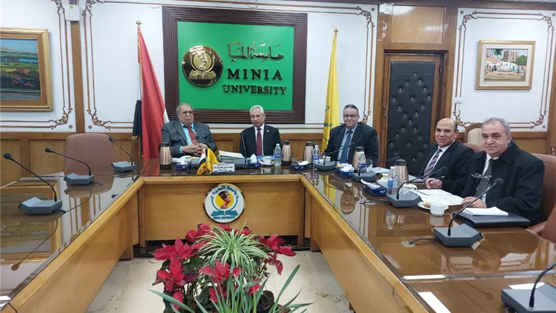 انتهاء المقابلات الشخصية لمنصب عمداء العلوم والفنون الجميلة