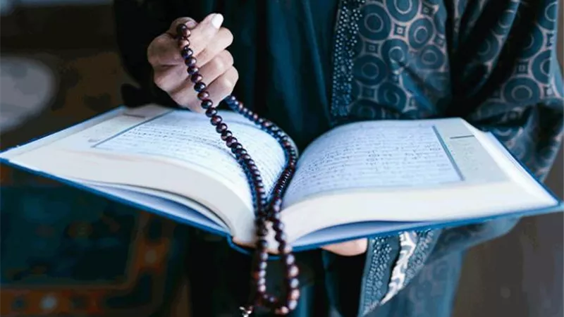 منها الوقوف فى الصف الأول للصلاة..8أحوال تدعو فيها الملائكة لك