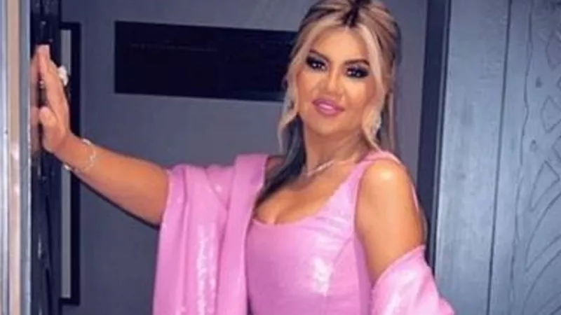 بوسي شلبي ترصد اللحظات الأولي من حفل الjoy awards
