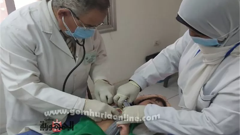 كشف وعلاج ١٠١١ مواطن خلال القافلة الطبية في قرية الصفرا بالخانكة