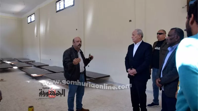 محافظ الأقصر يتفقد مشروعات حياة كريمة بمركز أرمنت
