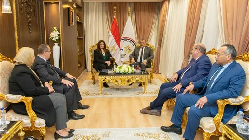 وزير الإنتاج الحربي يستقبل وزيرة الهجرة لدعم المصريين بالخارج