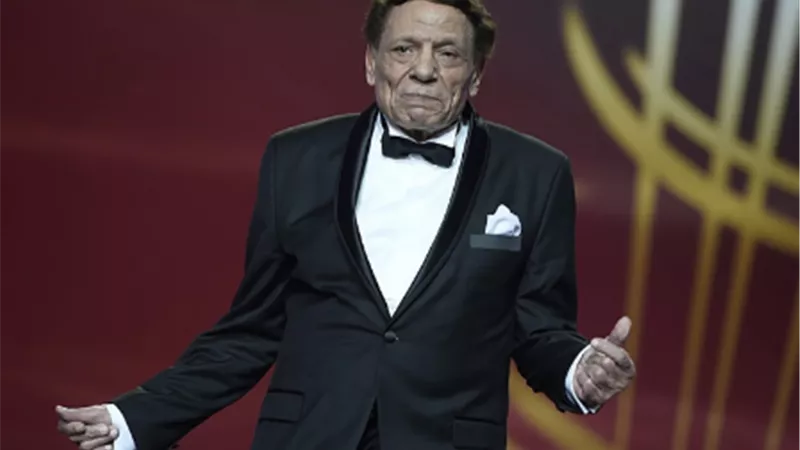 الزعيم عادل امام يعتزل الفن .. ونجله يكشف السبب