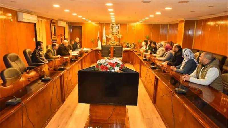 محافظ أسيوط يشكل لجنة للفحص الميداني لضمان وصول الدعم لمستحقيه