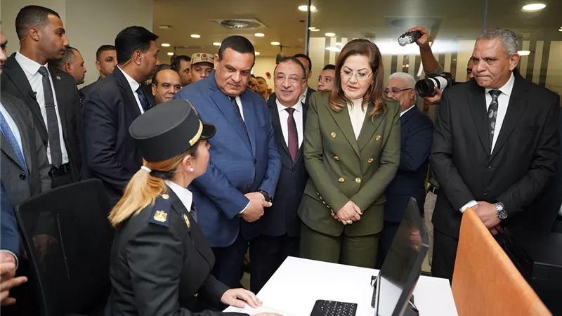 وزيرا التخطيط والتنمية المحلية يفتتحان مركز خدمات مصر