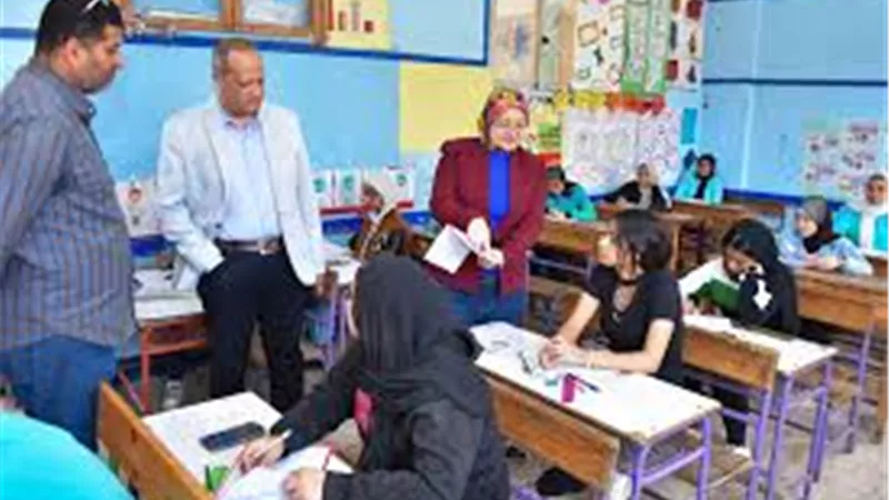 وكيل وزارة التربية والتعليم ببورسعيد تتفقد لجان امتحانات الشهادة
