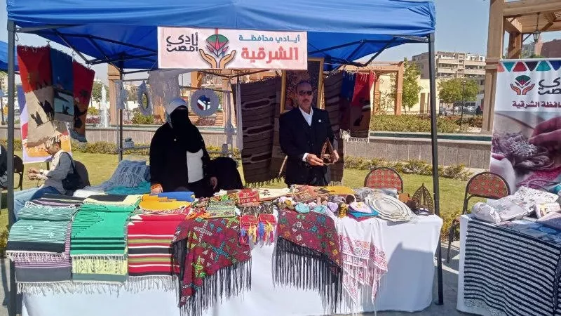 الشراقوة يشاركون في معرض «أيادي مصر» للحرف اليدوية بأسوان