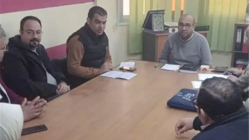بحث إمكانية زيادة القوي السريرية للعناية المركزة بمستشفي قنا