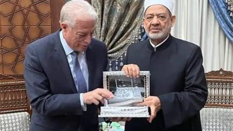 محافظ جنوب سيناء يلتقي بفضيلة الإمام الأكبر بمشيخة الأزهر الشريف