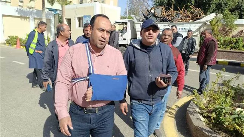 رئيس جهاز الشروق يحرر 12 محضر فى حملة مُكبره لرفع الإشغالات صور