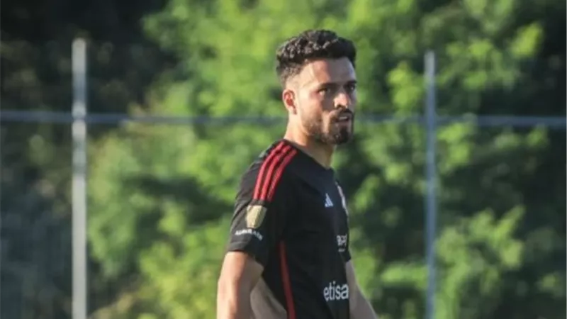 عقب مفاوضات الزمالك .. أوامر بتجميد صلاح محسن في الأهلي