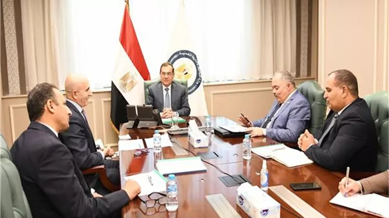 وزير البترول يبحث مع وفد 