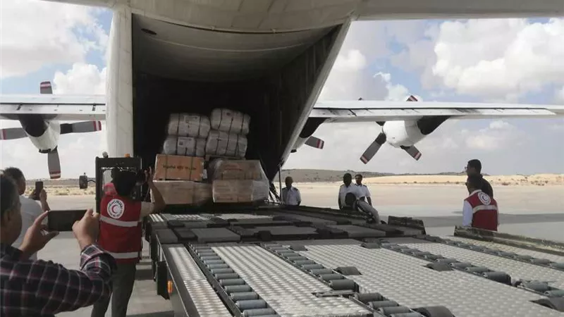 مطار العريش يستقبل 3 طائرات تحمل 115 طنا من المساعدات لصالح غزة