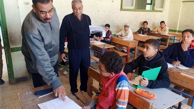 مدير تعليم قوص يوجه الشكر لرئيس لجنة الشهادة الإعدادية