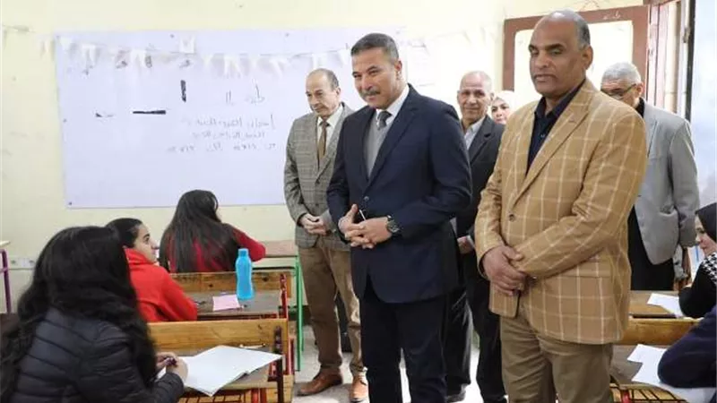 السكرتير العام بتفقد لجان امتحانات الشهادة الإعدادية بالمنيا