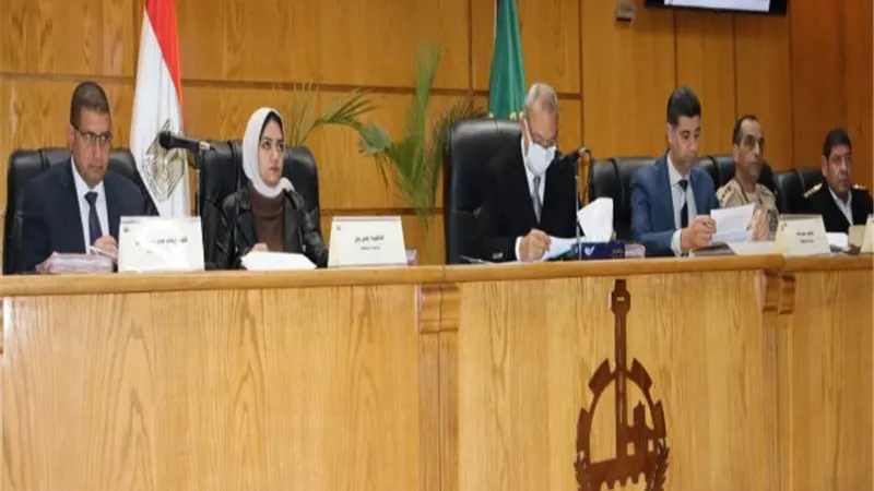الهجان يناقش خطة المحافظة والمشروعات الجاري تنفيذها بكافة القطاعات بالقليوبية