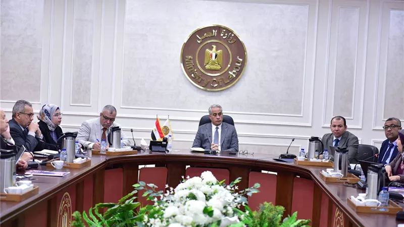 وزير العمل يُتابع إجراءات ميكنة خدمات 
