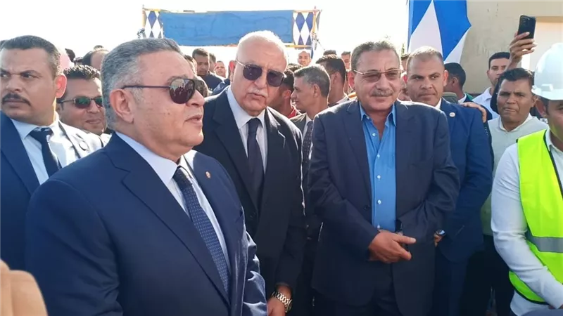 محافظ البحر الأحمر يفتتح مشروعات سياحية بالغردقة إحتفالا بالعيد
