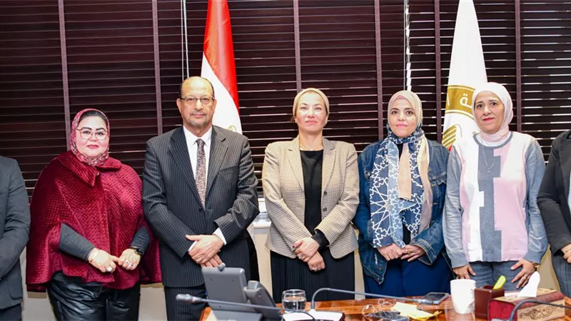 وزيرةالبيئةتجتمع بمجلس إدارة جمعية كتاب البيئة والتنمية
