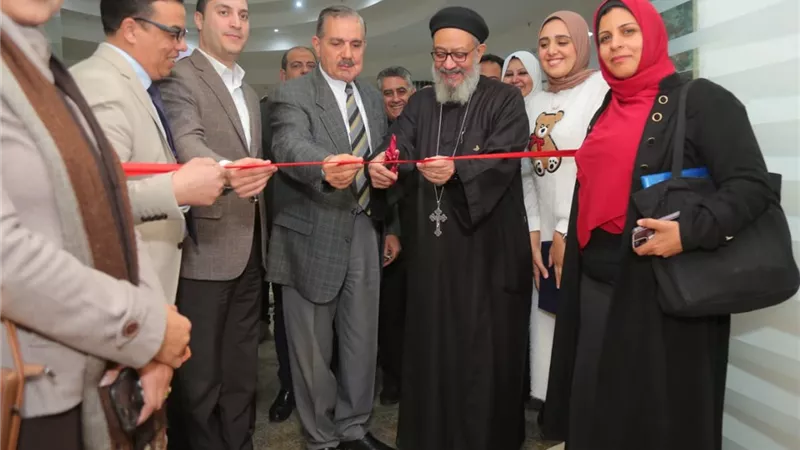 محافظ كفر الشيخ يفتتح معرض رؤى تشكيلية بالأزهار