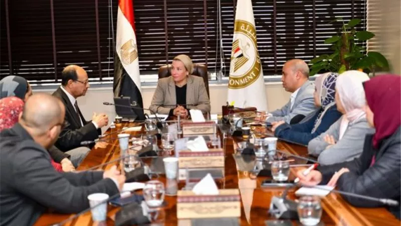 وزيرة البيئة تلتقي اعضاء مجلس إدارة جمعية كتاب البيئة والتنمية