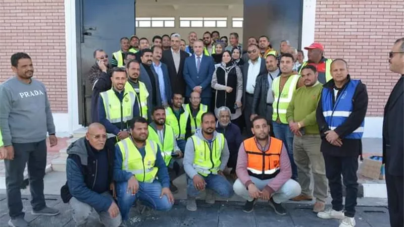 محافظ سوهاج يتفقد مشروعات 