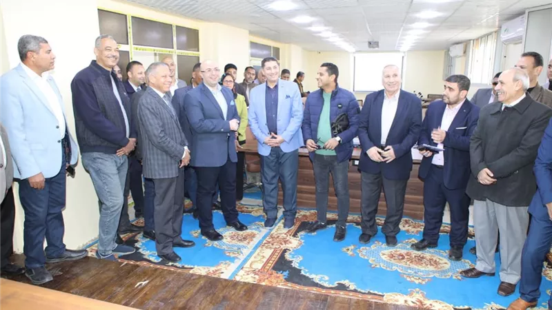 محافظ بني سويف يتفقد غرفة عمليات إدارة الأزمات بأهناسيا