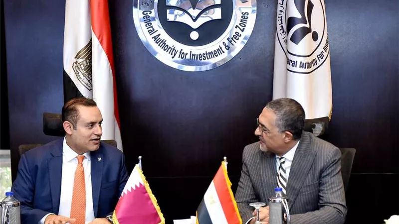 رئيس هيئة الاستثمار والسفير القطري يبحثان التعاون الاستثماري