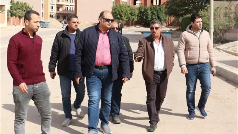 قرارات مشددة من رئيس جهاز مدينة السادات للإدارات التنفيذية.. صور