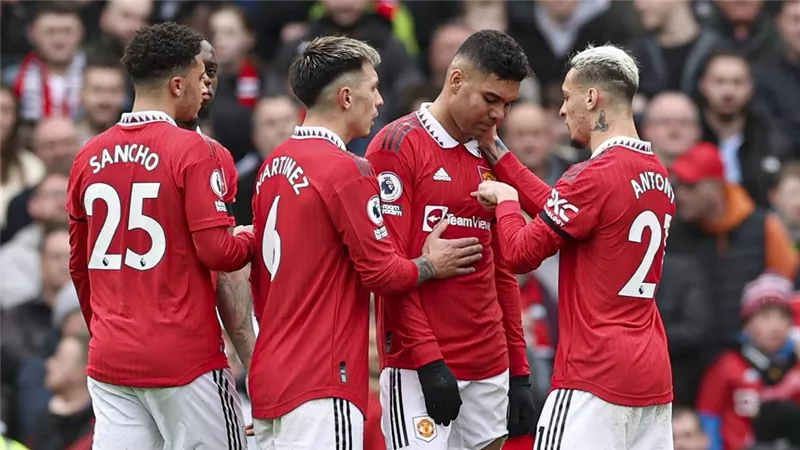 مقابل 100 مليون إسترليني.. مانشستر يونايتد يبيع لاعبيه لدوري روشن