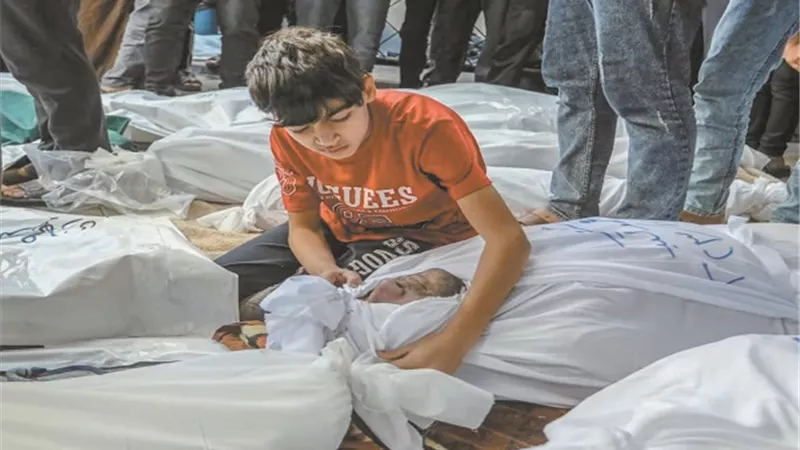 شوارع غزة.. أنهار من الدماء