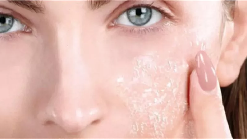 هيئة الدواء تحذر من استخدام منتجات تقشير الجلد في هذه الحالات