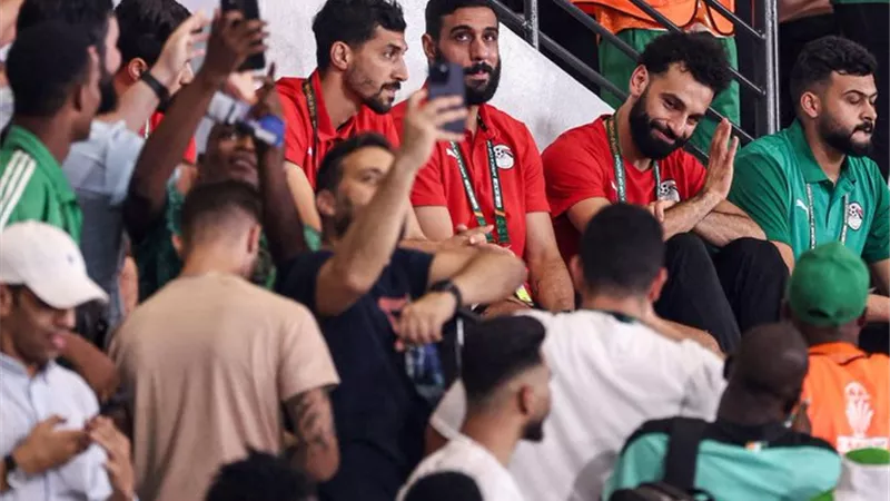شاهد محمد صلاح بعد نهاية المباراة مع مصطفى محمد و محمد هاني