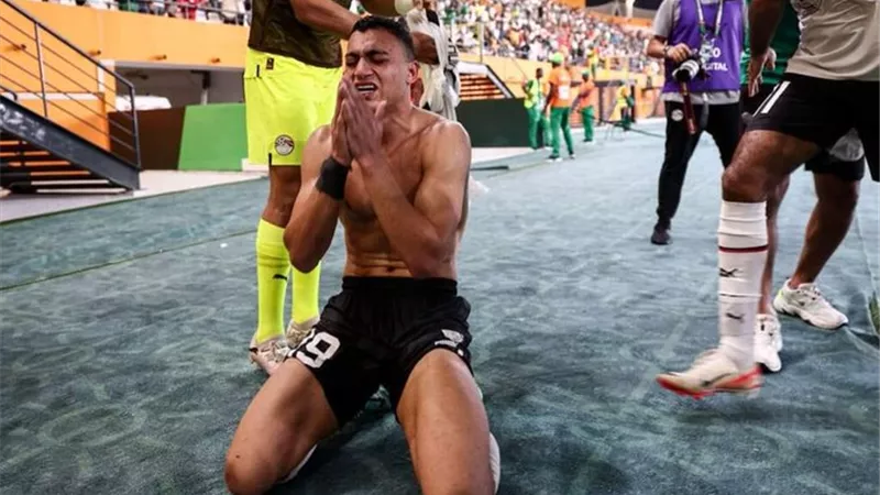 شاهد فرحة الجمهور الجزائري بهدف مصطفى محمد في شباك الرأس الأخضر