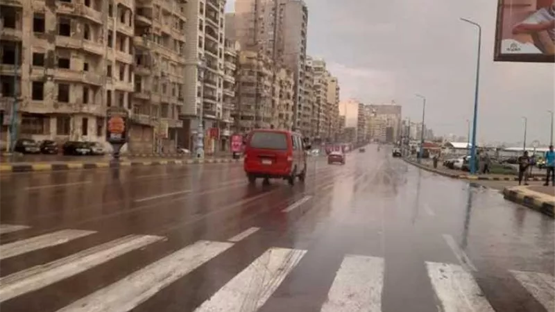 أمطار على الإسكندرية مع استمرار حركة الملاحة بالميناء