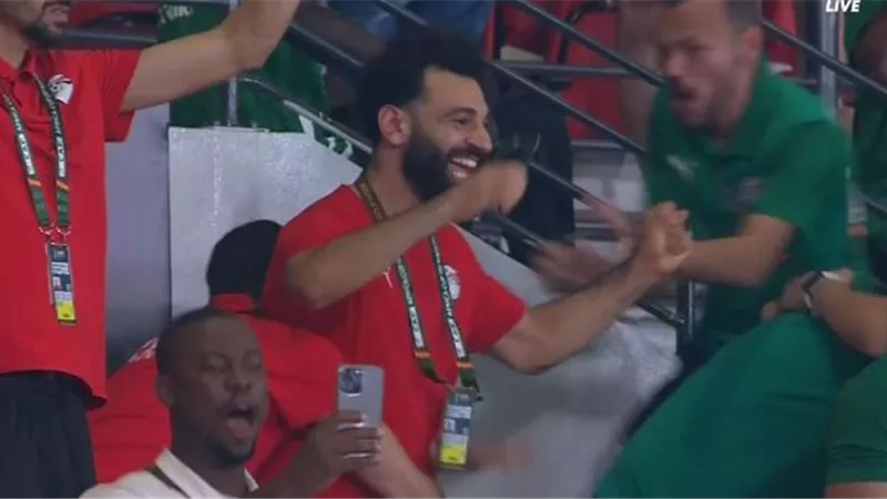 شاهد فرحة محمد صلاح بتأهل منتخب مصر إلى دور الـ16 بأمم افريقيا
