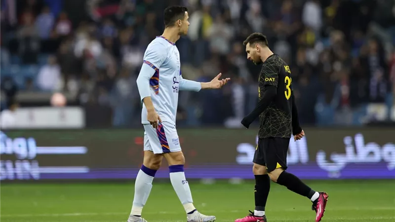 ترتيب ميسي ورونالدو.. قائمة الرياضيين الأعلى أجرا في التاريخ