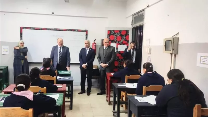 طلاب إعدادية القاهرة يؤدون اليوم امتحان الهندسة