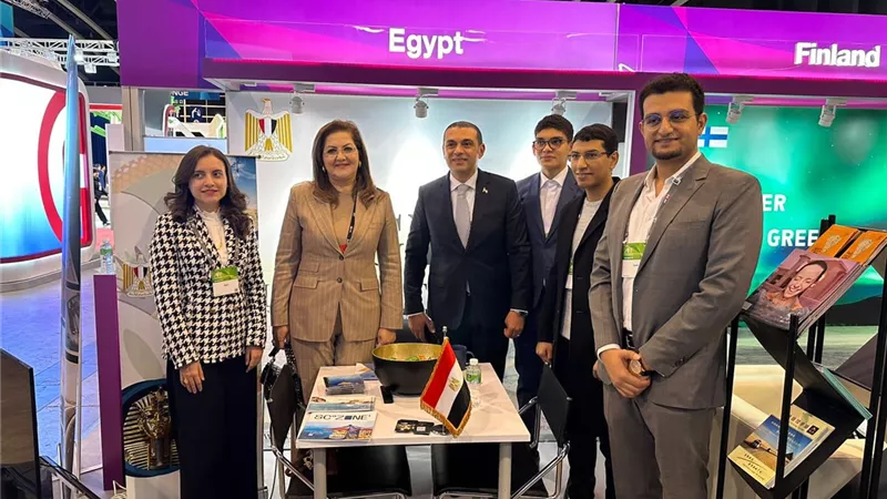 وزيرة التخطيط تتفقد الجناح المصرى بالمنتدى المالي الآسيوي