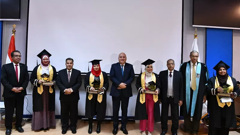 الداودى وعكاوى يشهدان حفل تخرج الدفعة الرابعة من الماجستير المهني