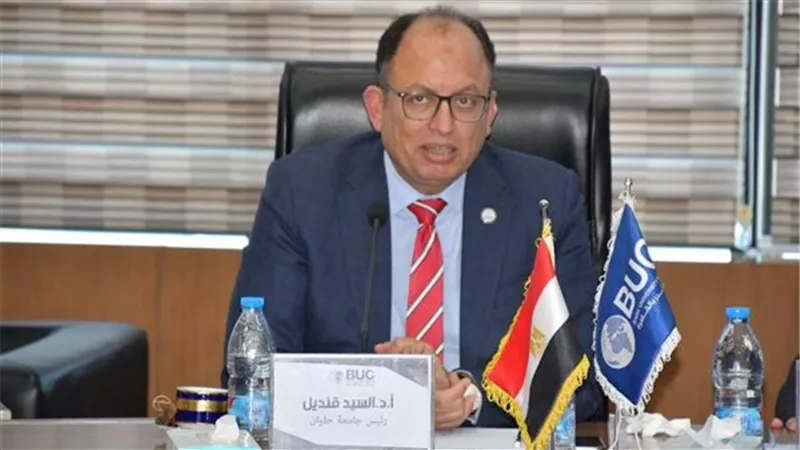 رئيس جامعة حلوان يهنئ الرئيس السيسي بعيد الشرطة وذكرى 25 يناير