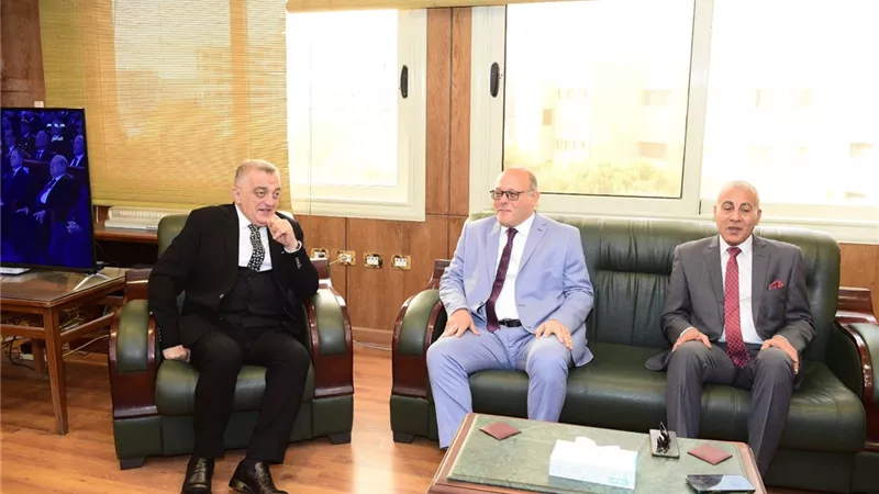 رئيس جامعة سوهاج يهني مدير الأمن بعيد الشرطة ال٧٢